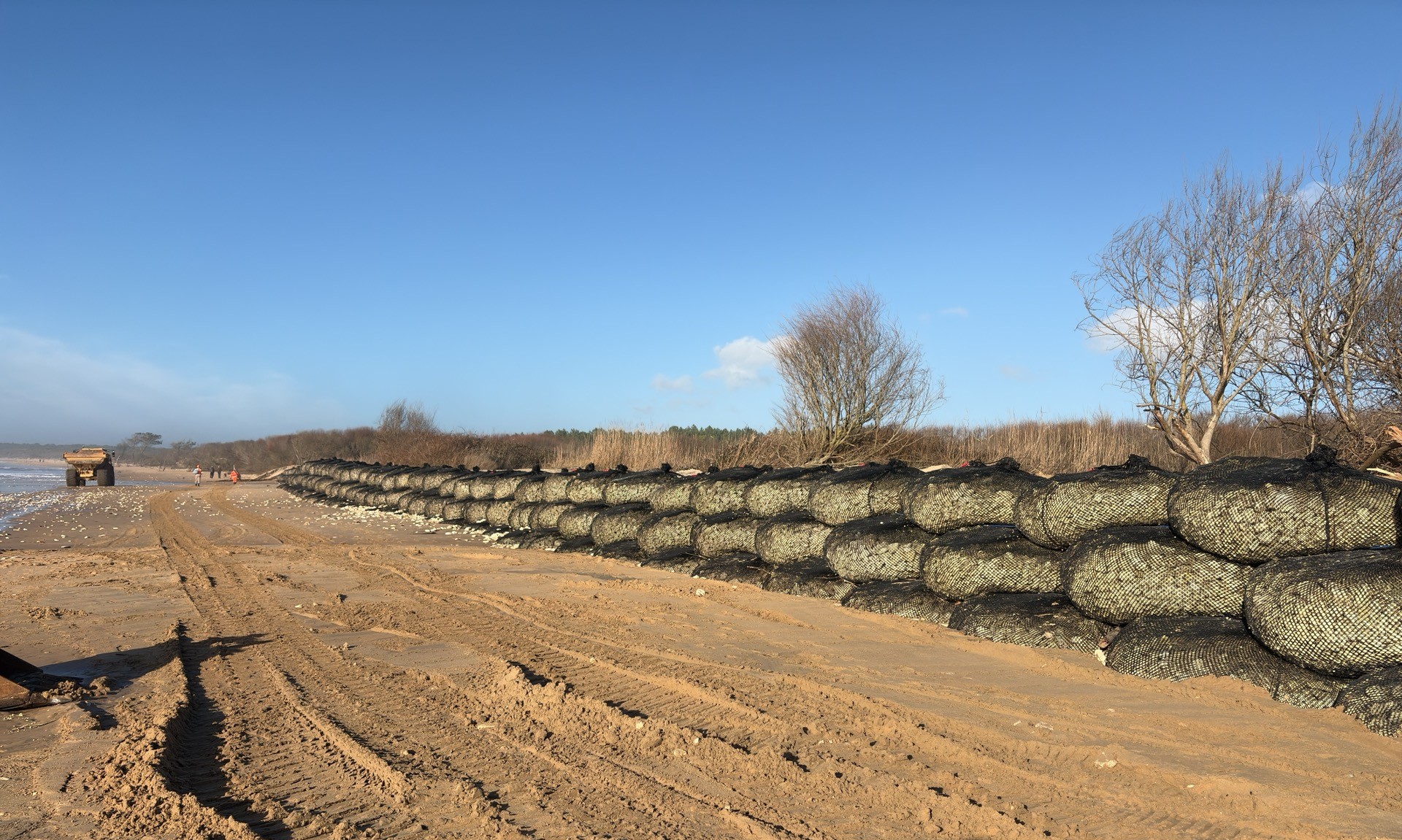 Barrière de protection en AquaTerra rock bags sur l'île d''Oléron
